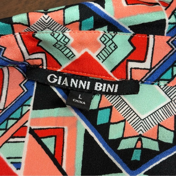 Gianni Bini Bold Tribal/Geometric Print Surplice Women's Top - Multicolor. Size - Picture 5 of 6
